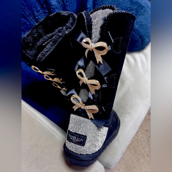 UGG Shoes - UGG RHINESTONE RIBBON TRI-TIE BOW SUEDE BOOTS BLACK size 9